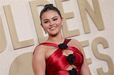 Selena Gomez Golden Globe Red Dress Cleavage Hot Celebs Home