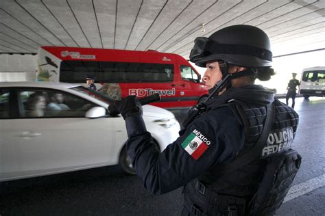 Mujeres Policía Se Abren Paso En Un Mundo De Hombres Pese Bajapress