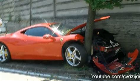 Video 2010 Ferrari 458 Italia Crashes One Day After Leaving Factory