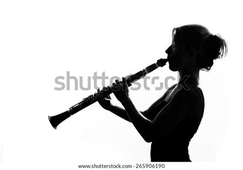 Frau Spielt Klarinette In Silhouette Stockfoto Jetzt Bearbeiten 265906190