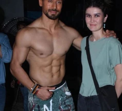 Shirtless Bollywood Men Tiger Shroff Topless Posing With A Fan Lucky Fan