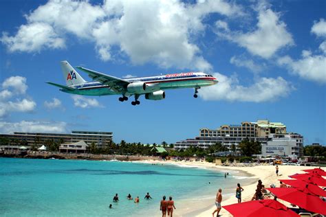 Fileamerican 757 On Final Approach At St Maarten Airport