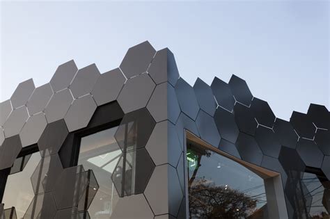 Honeycomb Inspired Facade Estar Móveis By Superlimão Studio