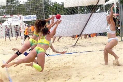 la selección española de balonmano playa femenina escoge utrera para su