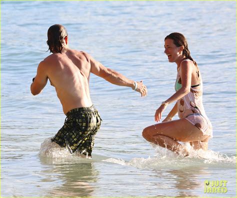 Mark Wahlberg And Wife Rhea Durham Show Some Pda On Their Tropical Vacation Photo 3791238