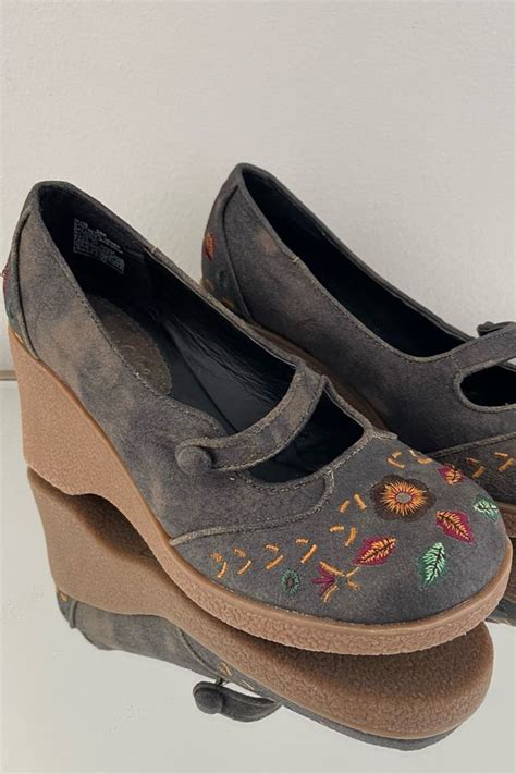 Skechers Y2k Brown Faux Suede Floral Embroidered C Nuuly Thrift