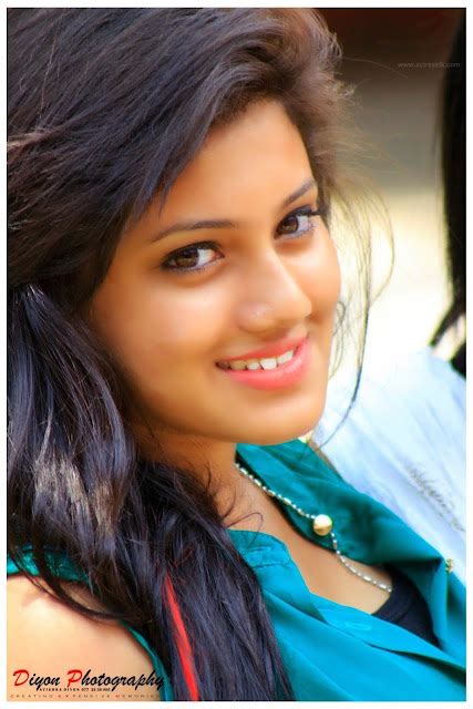 Hot Sri Lanka Actress Shanudri Priyasad New Photos ~ Real Gossip Mart