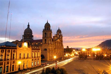 Toluca industrial area hotel with complimentary shuttle service. Invita Ayuntamiento de Toluca a visitar sus edificios y ...