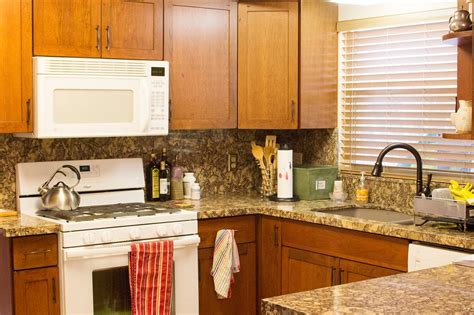 Refacing kitchen cabinets is a different type of process than repainting or refinishing. Refacing Kitchen Cabinets | Kitchen Refacing | HouseLogic