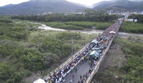 En la pequeña isla fluvial de san josé se encuentra el punto común de las fronteras entre venezuela, colombia y brasil. Solo peatonal seria inicialmente la apertura de frontera ...
