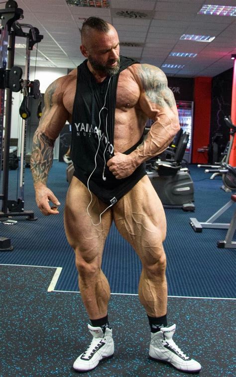 Pin By Smdca On Legs 2 Gym Guys Muscle Men Muscular Legs