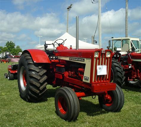 1963 Ih 806 Wheatland Old Tractors Vintage Tractors Farmall
