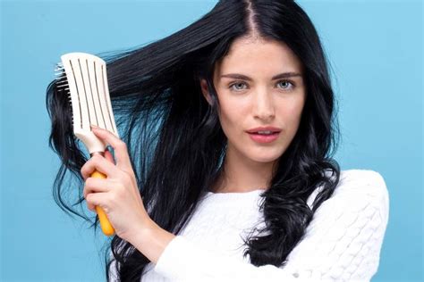 How To Comb Your Hair Without Breakage Tony Shamas Hair Salon And Laser