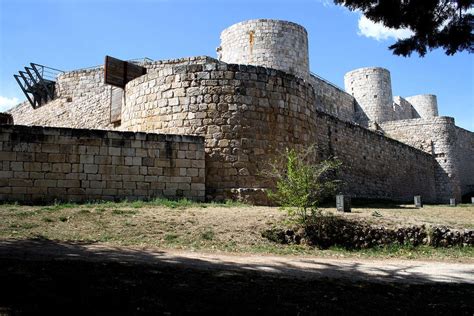 Queremos que tu boda sea diferente. El Castillo de Burgos - Casa Rural La Yedra