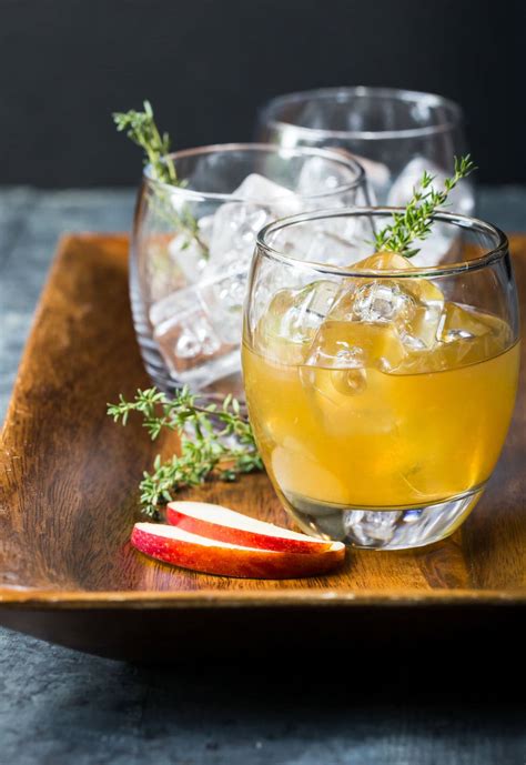 Don't know how to whip up a flawless manhattan or martini? Easy Bourbon Apple Cider Cocktails recipe - Garnish with Lemon
