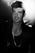 Robin Thicke | Robin thicke, How to look better, Beautiful men