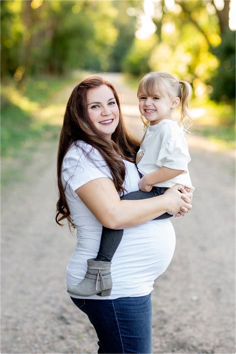 Central Nebraska Maternity Photographer Emily Kowalski Photography
