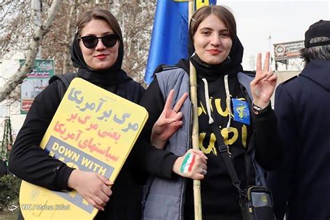 تصاویری از زنان بی‌حجاب حاضر در راهپیمایی 22 بهمن