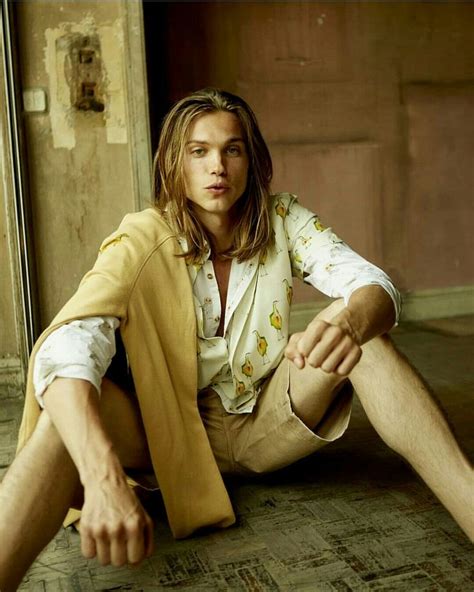Pin by 𝓫𝓮𝓷𝓪𝔂𝓼 𝓫𝓮𝓷𝓪𝔂𝓼 on Benay Emil Andersson Long hair styles men Russian men babes long