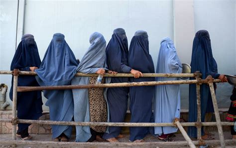 With The Invasion Of Taliban Burqa Prices Goes Up By Tenfolds In Kabul Woman S Era