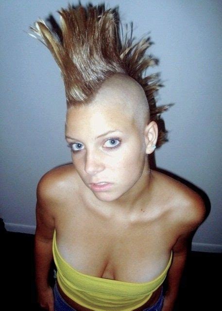 Pin By Poro On Hair And Beauty Half Shaved Hair Girl Mohawk Half