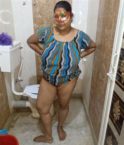 Bhabhi Ji Bathroom Me Nangi Hoke Apni Rasile Chut Ka Pani Aapko Pilaya