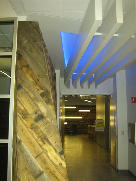 Ceiling Feature And Reclaimed Wood Walls Reclaimed Wood Wall Wood