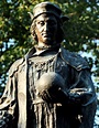 Large Lifelike Outdoor Famous Figure Christopher Columbus Statue