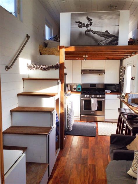 This is a beautiful little 10'x12' tiny garden house cottage built by molecule tiny homes and you're alex is a contributor and editor for tinyhousetalk.com and the always free tiny house newsletter. TINY HOUSE TOWN: Custom Mitchcraft Tiny House