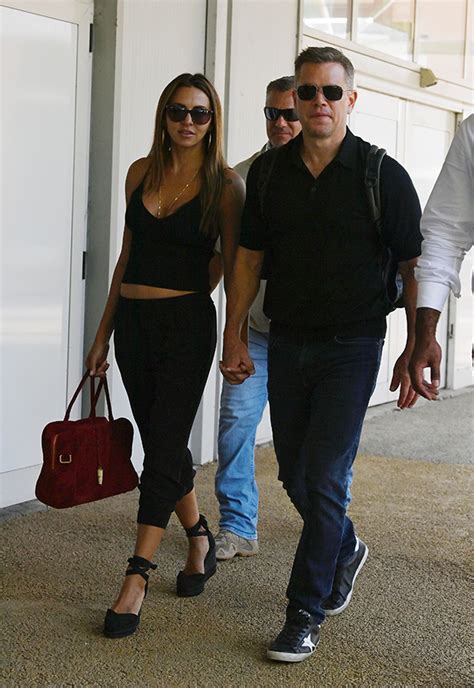 Matt Damon Et Sa Femme Luciana Barroso Se Tiennent La Main Lors D Une Rare Sortie New York