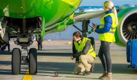 How To Build A Career As An Aircraft Maintenance Manager Amt Job