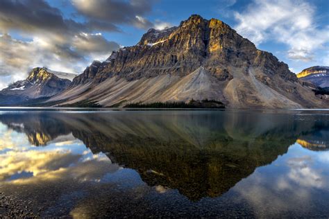 Bow Lake At Banff National Park With The Rocky Mountains In The