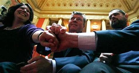 Rhode Island Becomes 10th State With Same Sex Marriage