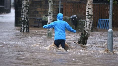 Uk Floods Homes Evacuated As Flooding Persists Bbc News