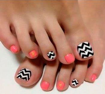 1.las uñas de los pies son básicamente garras humanas. uñas para los pies rayas ⋆ Diseños de uñas decoradas