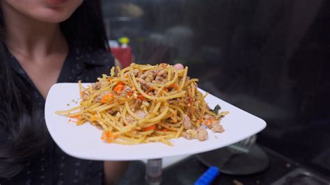 Panaskan minyak, goreng tempe hingga berwarna kuning dan kering. Masak Spaghetti Aglio Olio Tuna Tanpa Minyak - YouTube