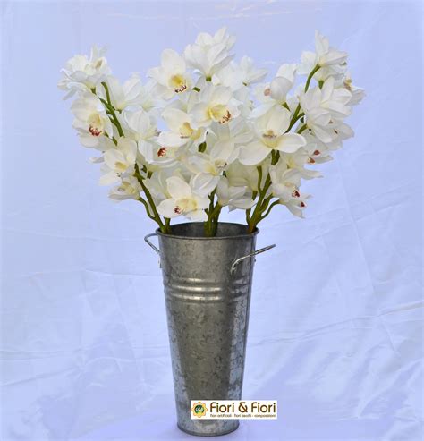 Marrone, verde, lilla, porpora, rosa, giallo, arancione, bianco. Fiore finto di Orchidea Cymbidium elegant bianco