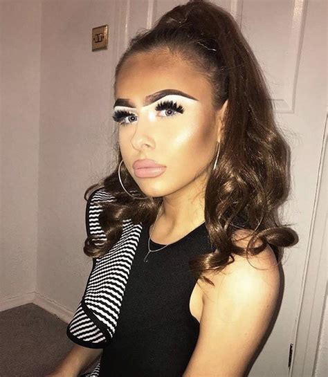 That under-brow highlight🤔 : awfuleyebrows