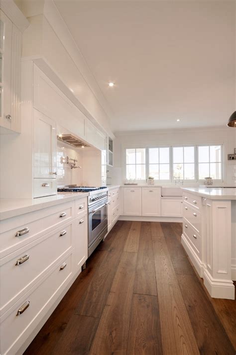 What flooring goes with oak cabinets? 7 Hardwood Flooring Trends For Your Home - Home Bunch Interior Design Ideas