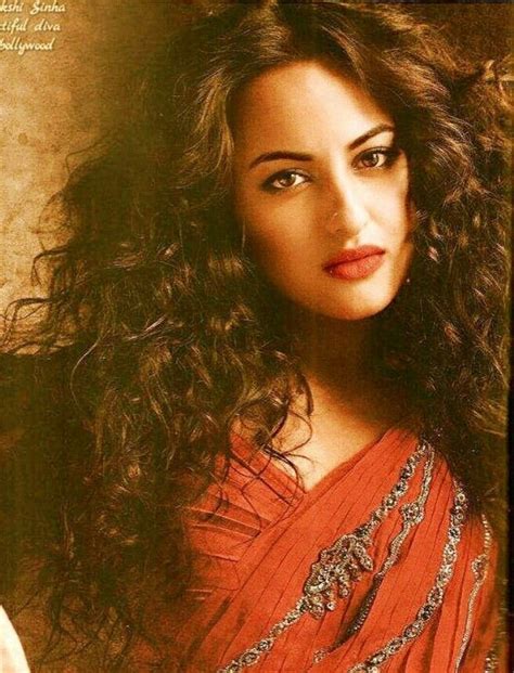 Sonakshi Sinha Bollywood Celebrities Bollywood Actress Wedding Hair And Makeup Hair Makeup