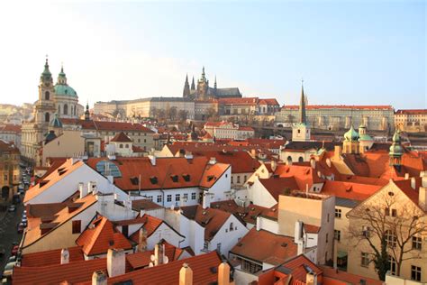 Tjeckiens huvudstad prag har ett behagligt väder mellan maj och september. Pragborgen - världens största slott | Prag.se