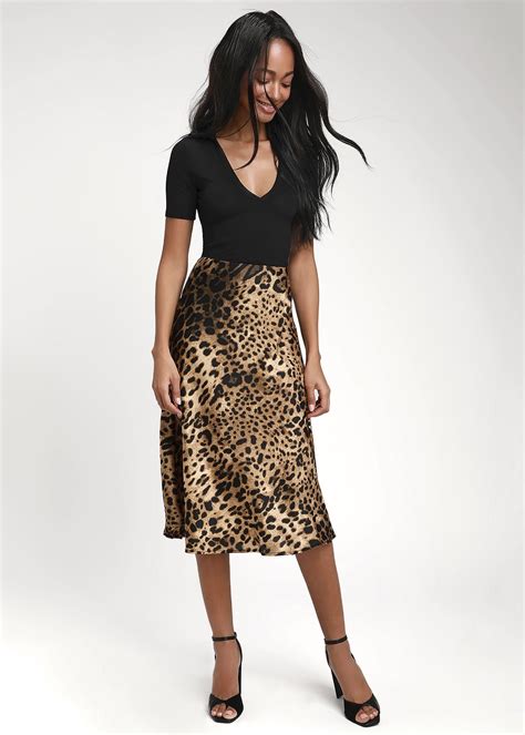 How To Style A Leopard Print Midi Skirt Brit Co Leopard Midi Skirt
