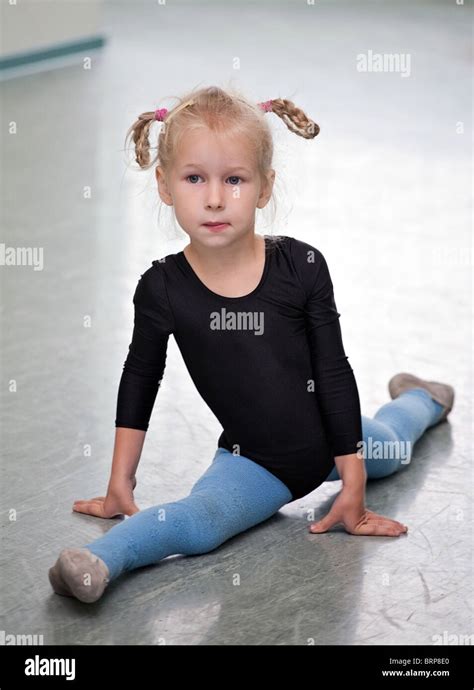 Little Gymnast Girl Doing Splits Hi Res Stock Photography And Images