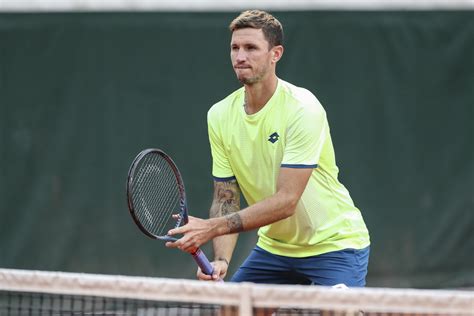 Learn the biography, stats, and games schedule of the tennis player on scores24.live! ATP Köln I: Dennis Novak schlägt Jordan Thompson ...