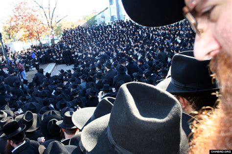 Thousands Of Rabbis Assemble For “class Picture” Photos Chabad