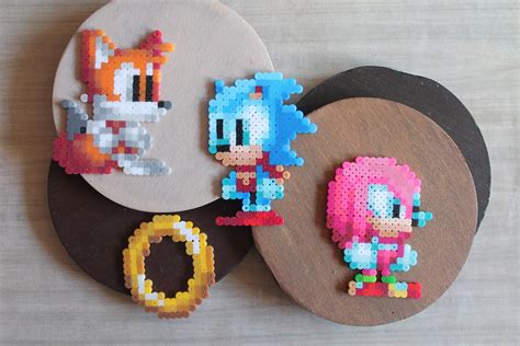 Giant Sonic By Shilot On Deviantart Bead Sprite Perle