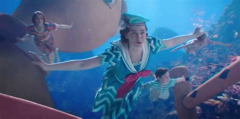 emily blunt and lin manuel miranda dance to new song in mary poppins returns