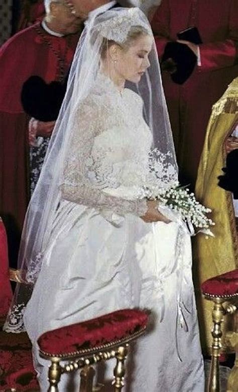 Grace Kellys Iconic Wedding Dress Back A Timeless Beauty The Fshn