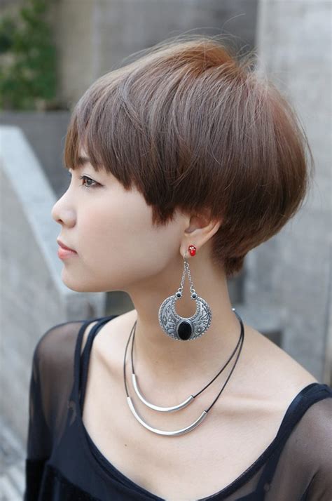 Side View Of Cute Short Haircut With Bangs Hairstyles Weekly