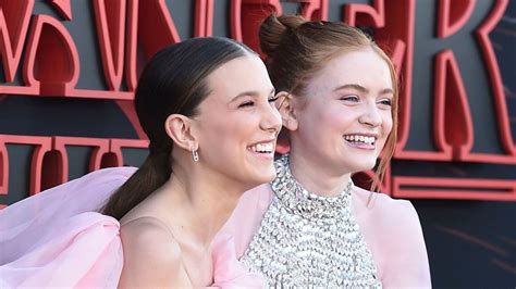Stranger Things Millie Bobby Brown And Sadie Sink Sang A Frozen Song